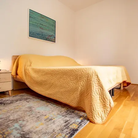 Apartment Maller