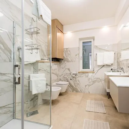 Maller アパート ロヴィニ