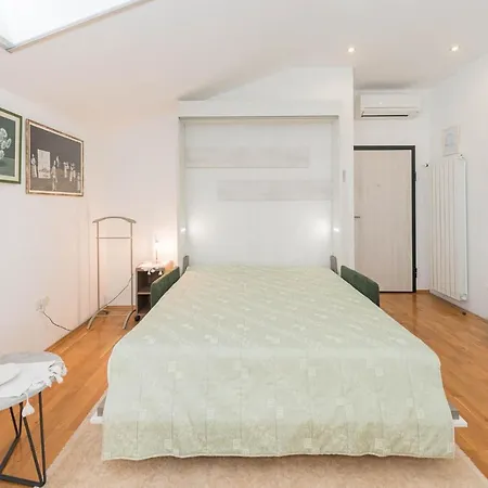 Apartment Maller