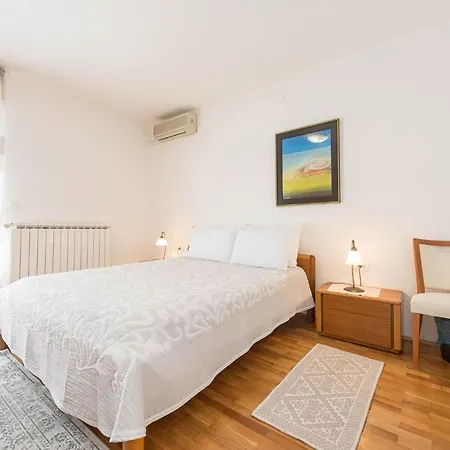 Apartment Maller *