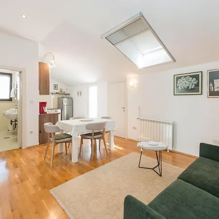 Apartment Maller
