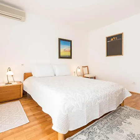 Apartment Maller *