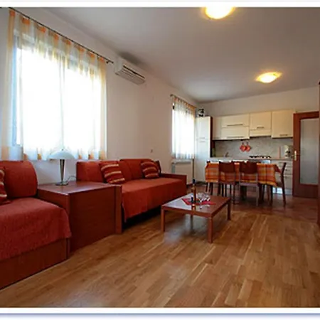 Maller アパート ロヴィニ