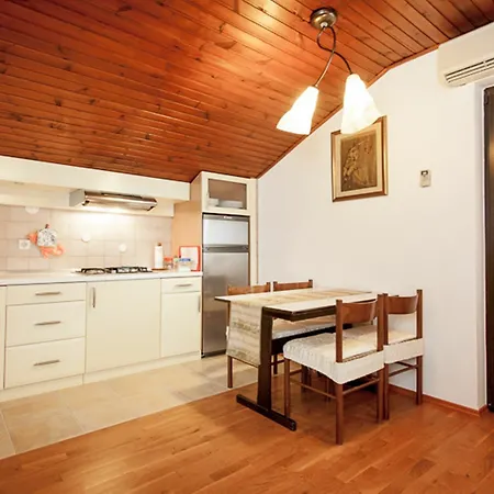 Apartment Maller