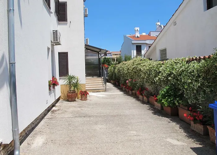 Maller Apartman
